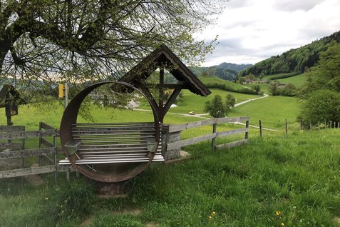 Hörsessel und Mostbrunnen