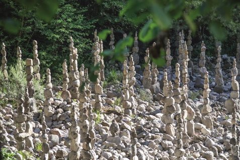 Steinmanderl entlang der Erlauf &copy; Theo Kust