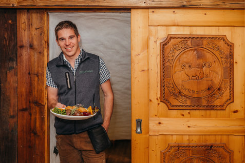 Im Service: Wirt Matthias Distelberger