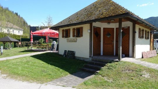 Parkhütte im Sommer