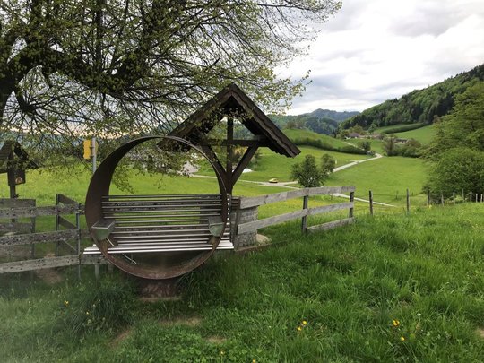 Hörsessel und Mostbrunnen