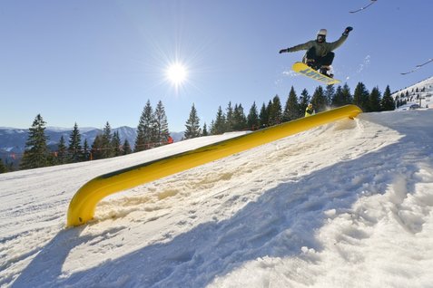 Im Winter ist die Gemeindealpe das Ziel für Wintersportler:innen Im Winter ist die Gemeindealpe das Ziel für Wintersportler:innen