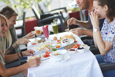 Frühstücken in der Bäckerei-Konditorei Weinberger
